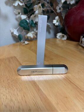 r.e.m. beauty Flourishing Lengthening Mascara in MIDNIGHT BLACK, 0.20oz, BNIB